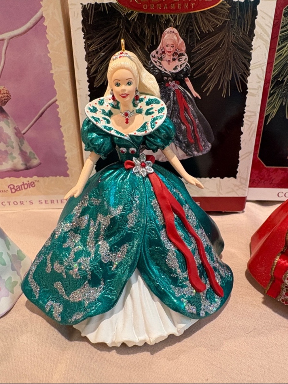 Keepsake Ornament Barbie - Picture 3 of 9